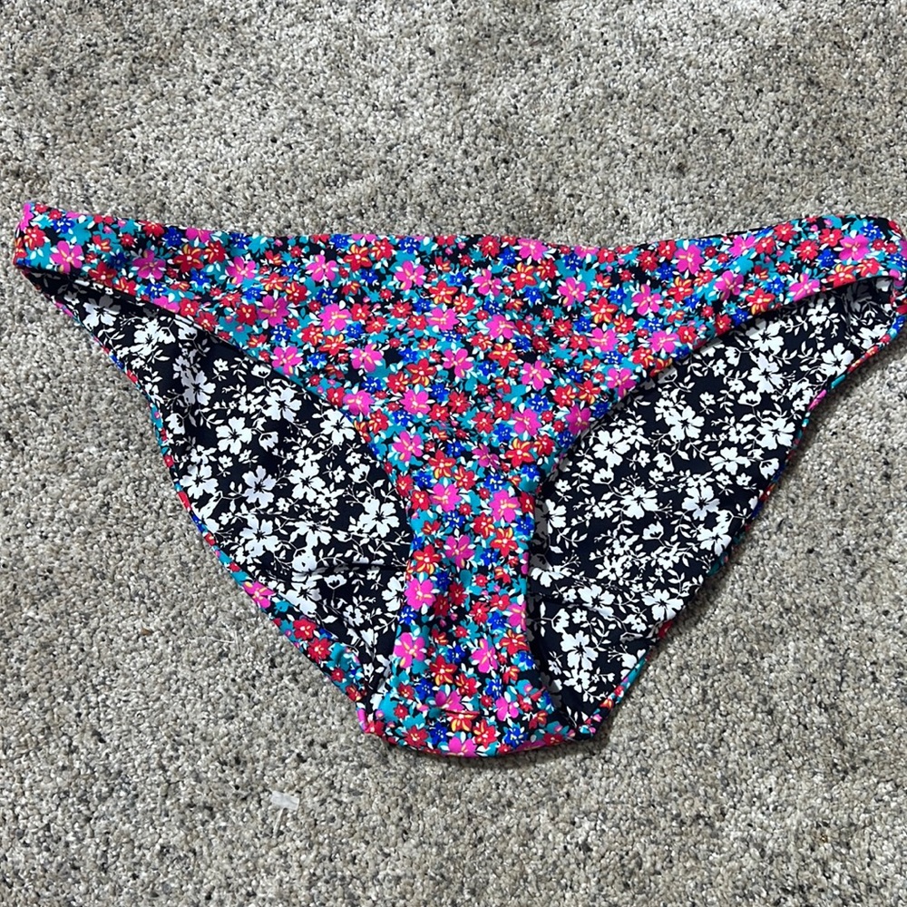 Raisins swim bottoms reversible multicolored black & white floral‎ cheeky bikini